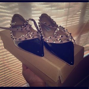 Pointy classy black flats